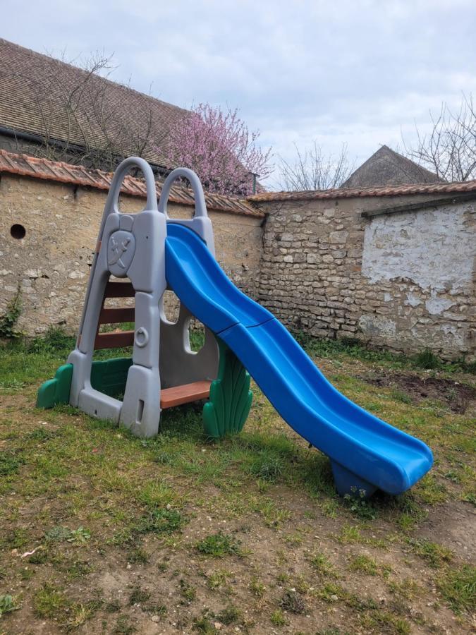 Un Nid Pour La Nuit Villa Bransles Exterior foto